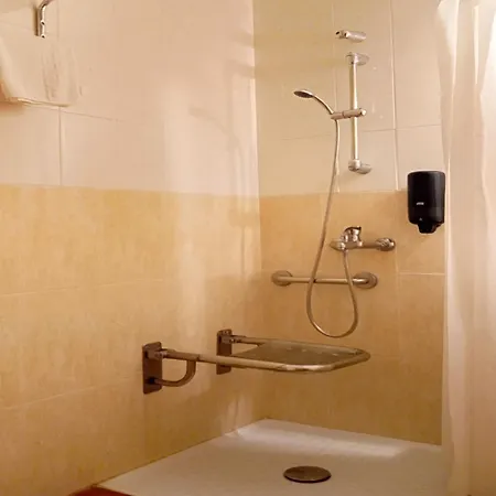 La Rueda 3000 호텔 모라 데 루비엘로스